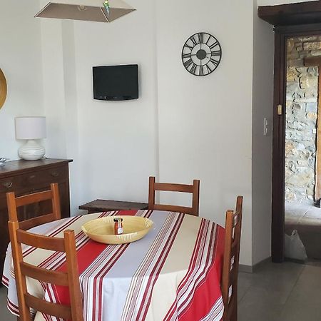 Logement Calme Et Authentique A إيسبيليت المظهر الخارجي الصورة