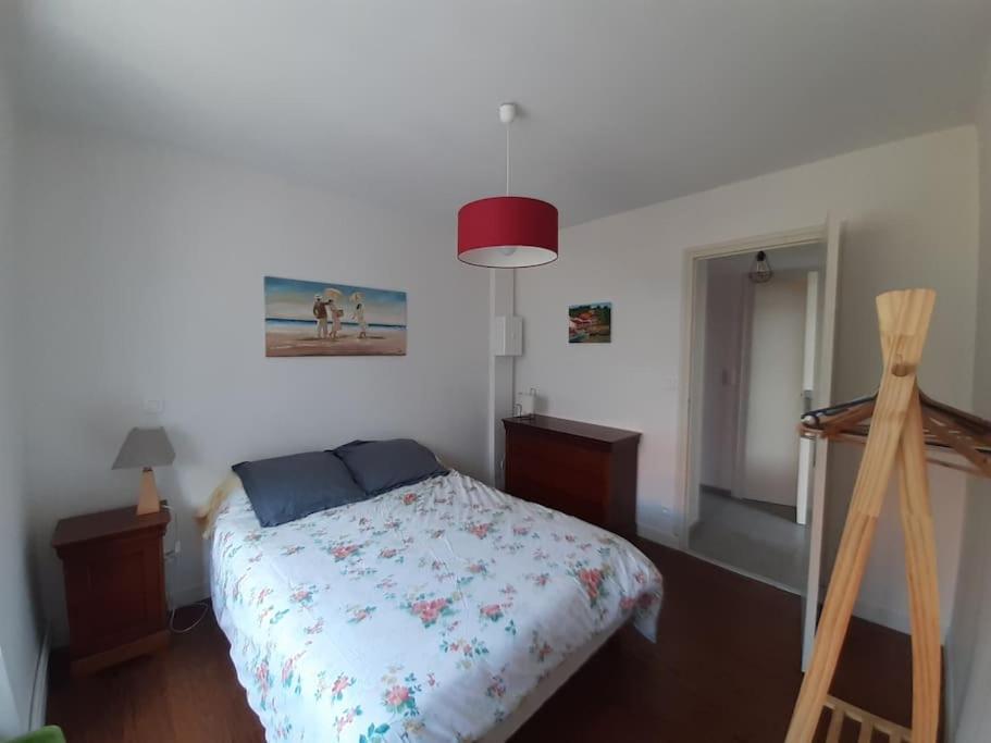 Logement Calme Et Authentique A إيسبيليت المظهر الخارجي الصورة