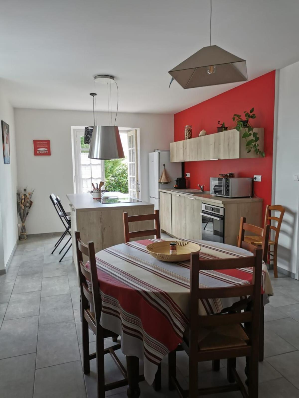 Logement Calme Et Authentique A إيسبيليت المظهر الخارجي الصورة